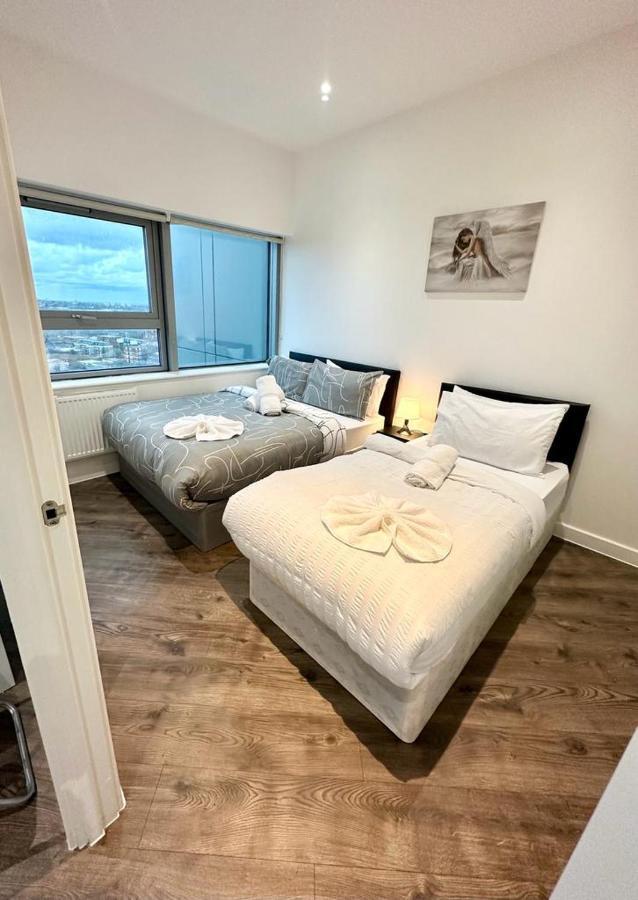 Alarabi Apartments-Two Bedrooms Apartment Croydon Exterior photo